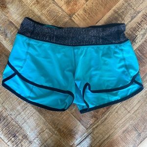 💙 Lululemon Speed Short - size 4 - teal/black